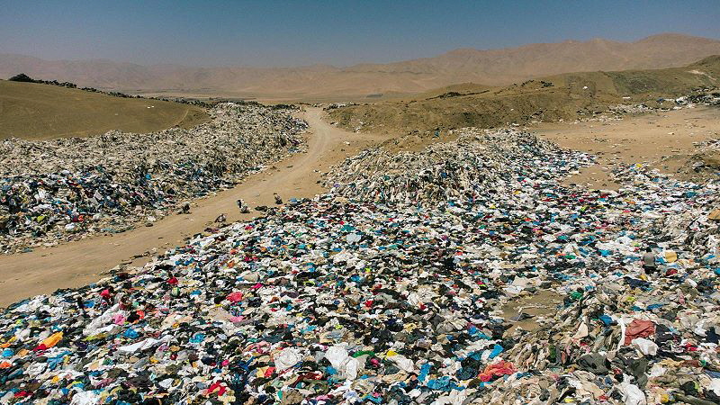 Déchets dans le désert