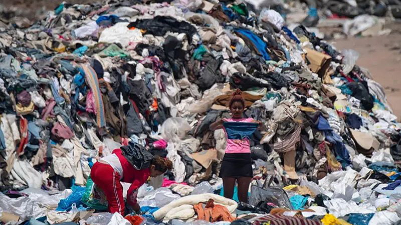 Déchets dans le désert